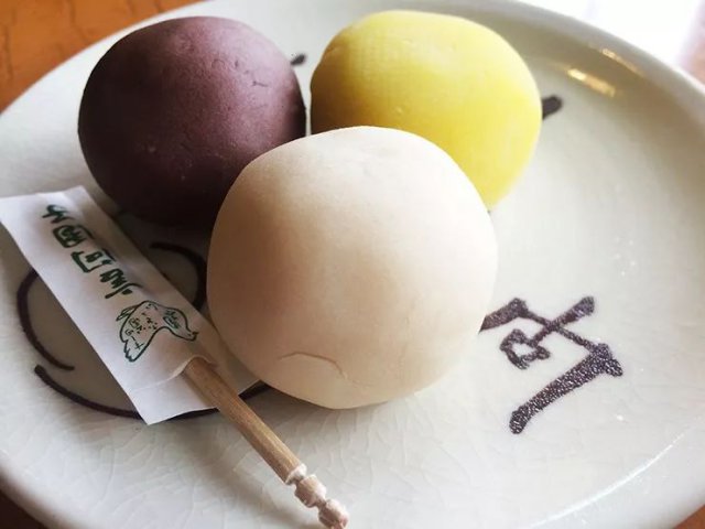 买东西就给摸头的柴犬，日本百年老店也很萌