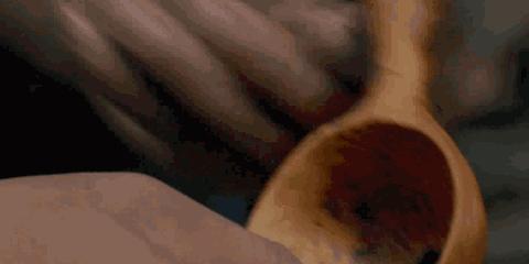 关掉公司，换个手机，摄影大叔中年“退隐”到深山做木勺