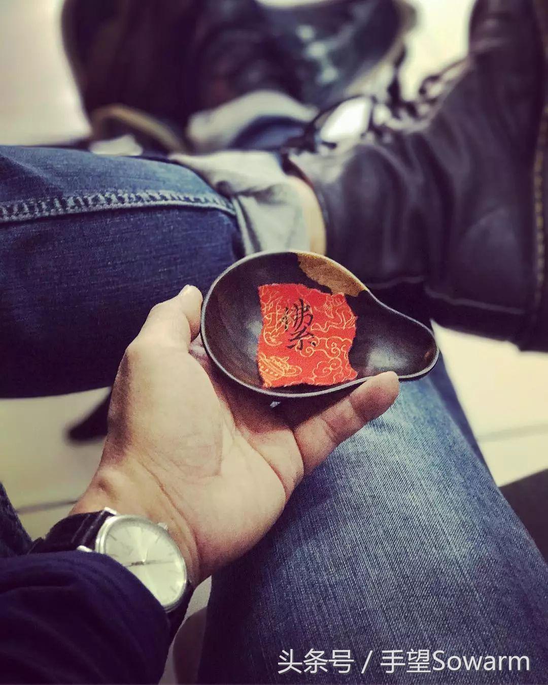 关掉公司，换个手机，摄影大叔中年“退隐”到深山做木勺