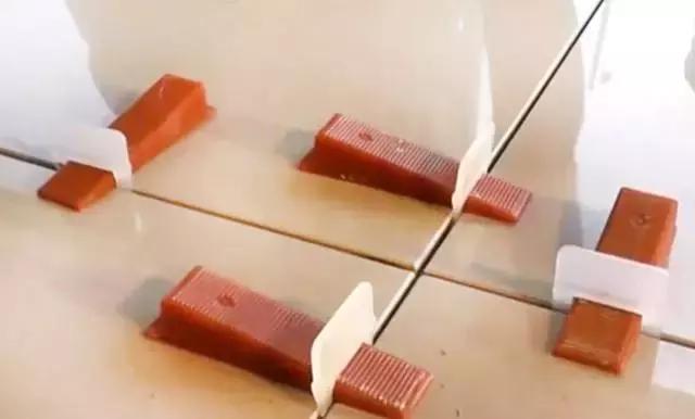 看完德国人铺地砖,怀疑我们铺的都是假地砖