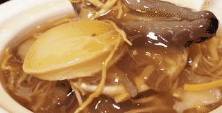 “有钱人食鱼翅，我食碗仔翅”，市井的风流！