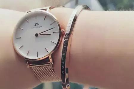 什么样的手表戴起来又低调又好看,休闲文艺风适合什么样的手表