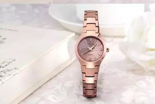 什么样的手表戴起来又低调又好看,休闲文艺风适合什么样的手表