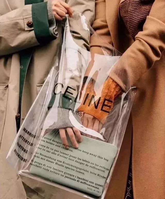 不get一件pvc单品，还怎么愉快的做彼此的塑胶姐妹花？