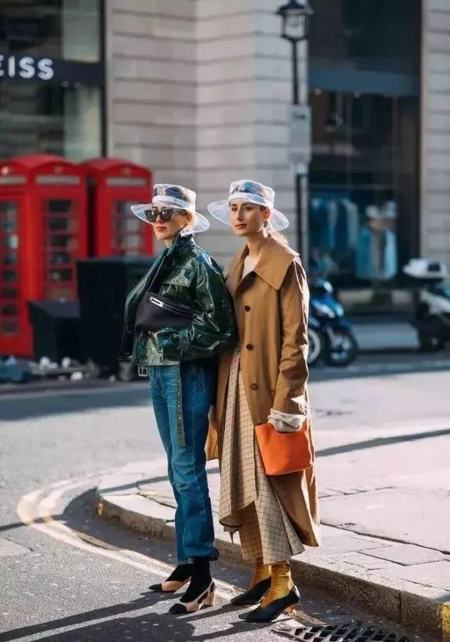 不get一件pvc单品，还怎么愉快的做彼此的塑胶姐妹花？