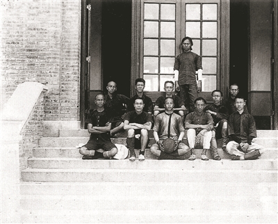 中国足球前队长是谁,国足前队长是谁