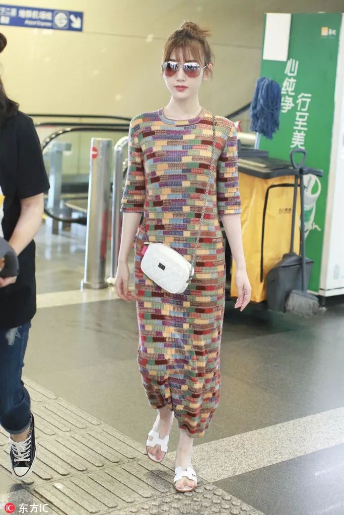 又到了该买衣服包包鞋子的时候,又到了穿凉鞋的季节了