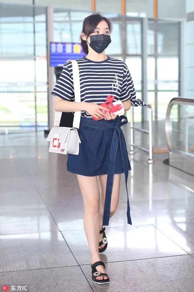 又到了该买衣服包包鞋子的时候,又到了穿凉鞋的季节了