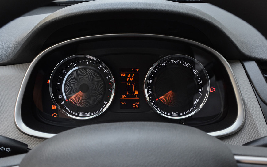 大空间5.9l低油耗的合资代步轿车,不足7万的国产轿车百公里油耗5.8l