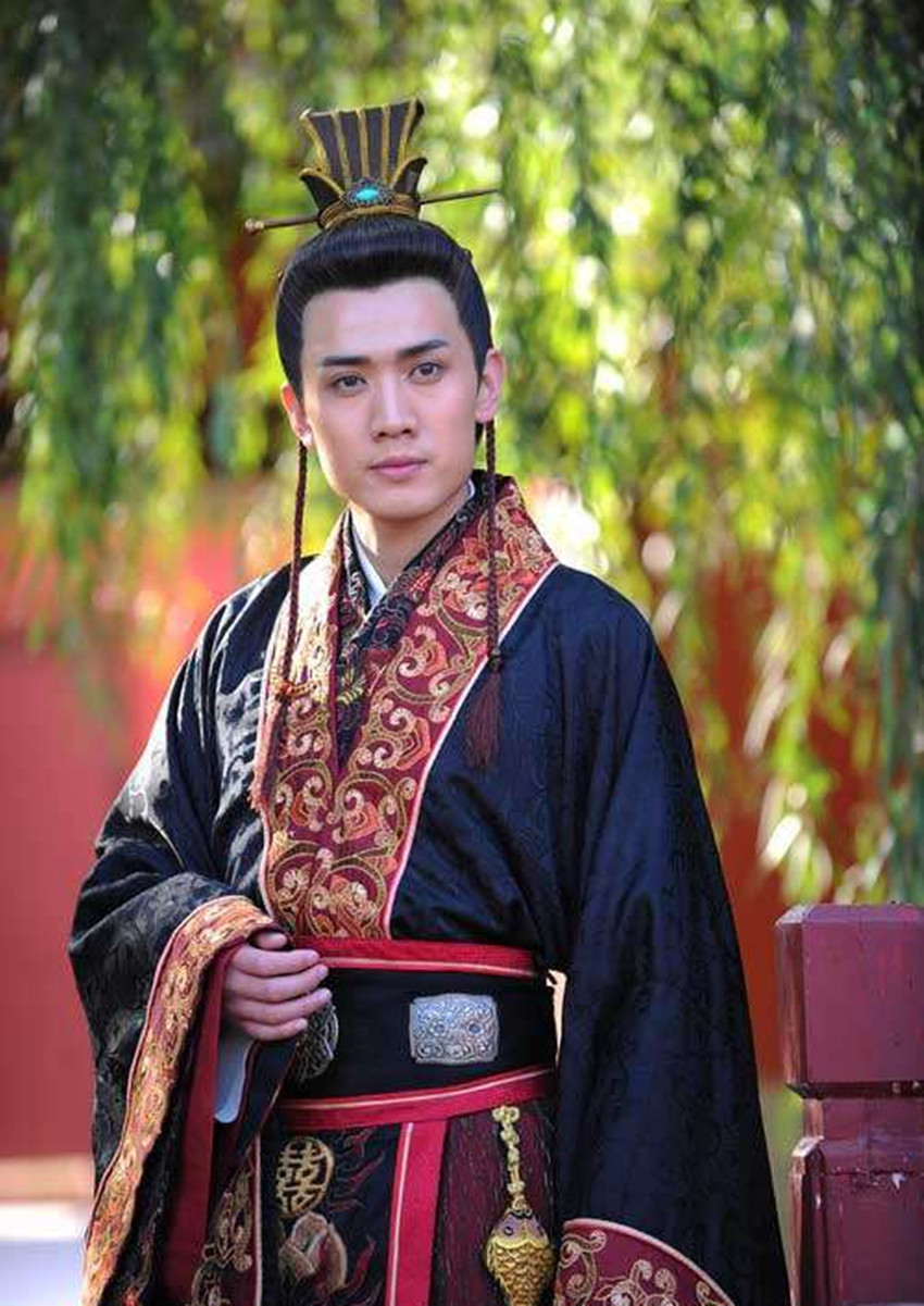 此人是最悲催的皇子,到手的太子位丢了,老婆也被皇帝爹夺去