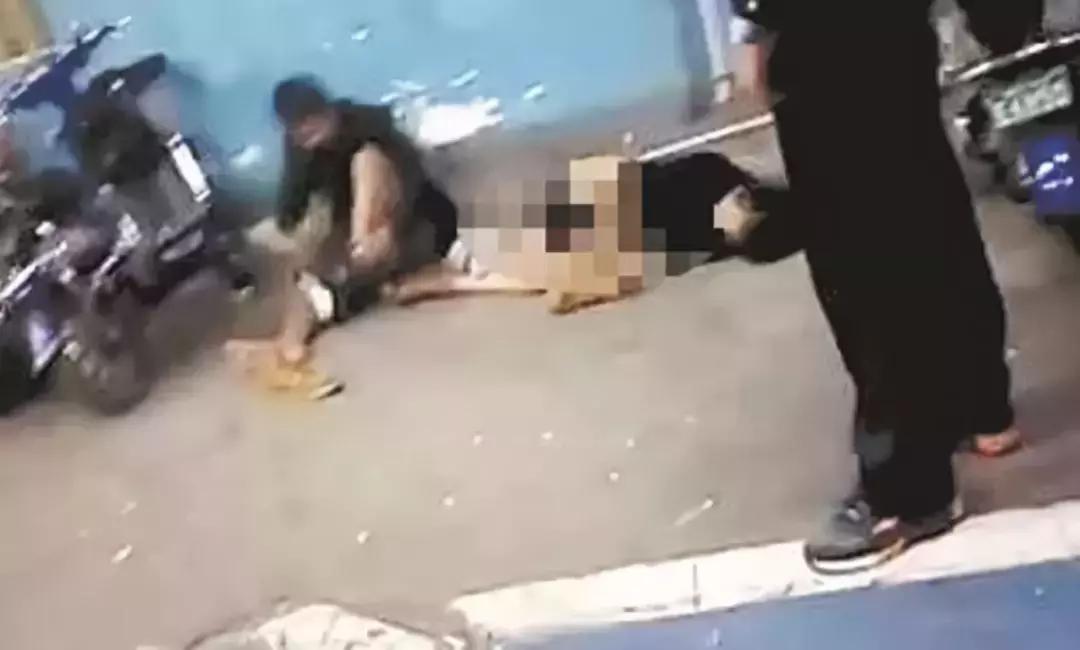 酒吧监控曝光:女孩被性侵,有多容易