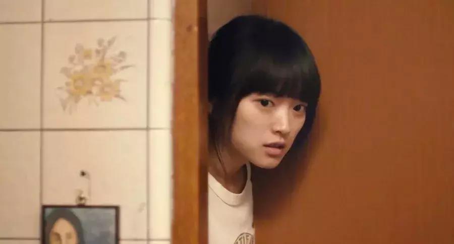 酒吧监控曝光:女孩被性侵,有多容易