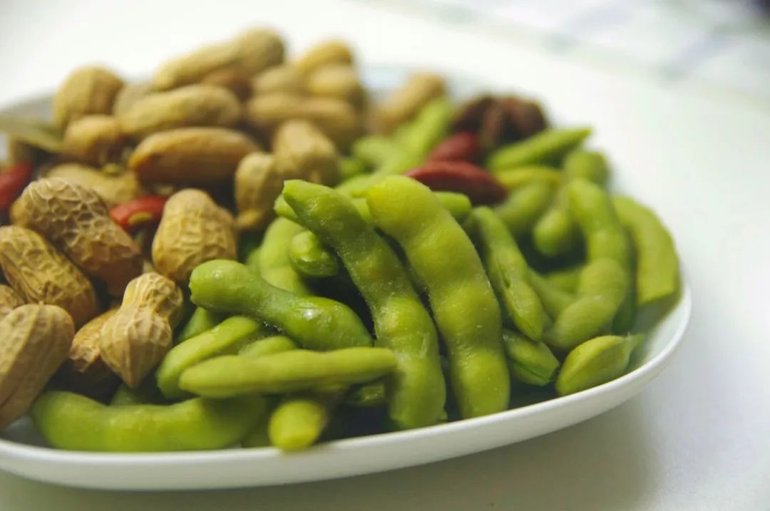 店里为什么煮出来的毛豆是绿色的,饭店煮毛豆为什么是绿色的