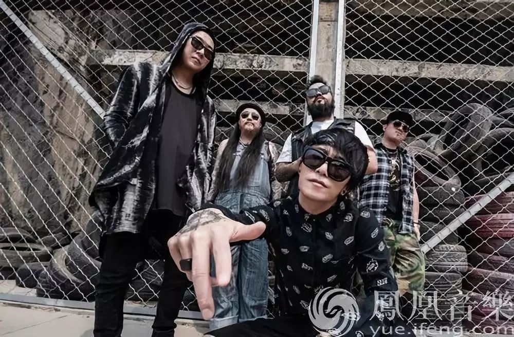 万人赛道嗨趴！摇滚巨星归来！狂拽酷炫汽车特技秀上演！车顶音乐节重磅登场！