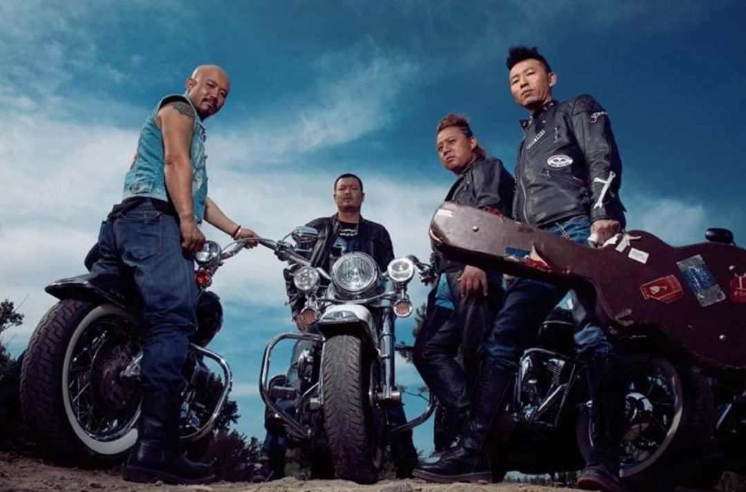 万人赛道嗨趴！摇滚巨星归来！狂拽酷炫汽车特技秀上演！车顶音乐节重磅登场！