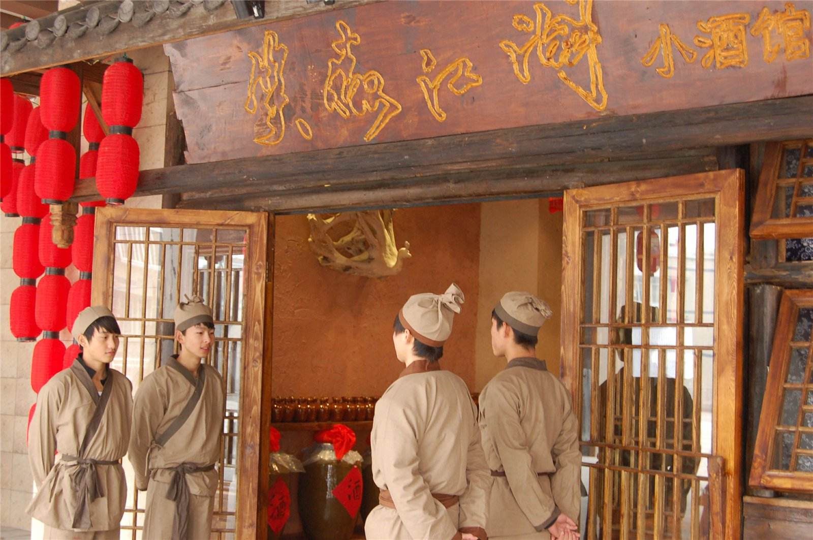 倒贴去经营 最终会选择关门「降低了门槛就等于拒绝了高端人群」