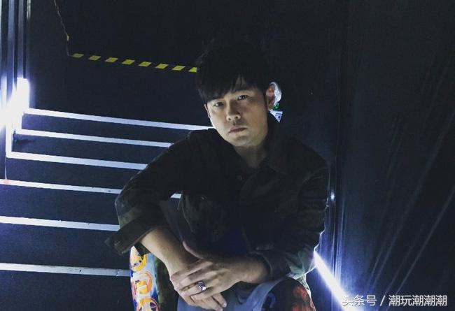 周杰伦上脚全新OWxNike，余文乐的鞋居然是黑人送的！