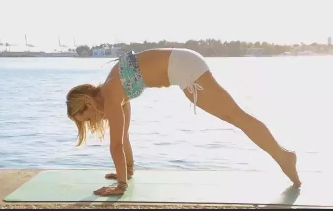 10分钟瘦腿操甩掉腿部赘肉,每天睡前瘦腿操三天瘦出筷子腿