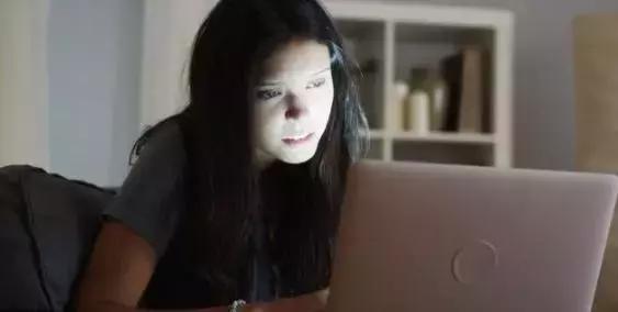 挤挤挤！鼻子挤出“小黄虫”,竟全是它的粪便，记住2方法排光它