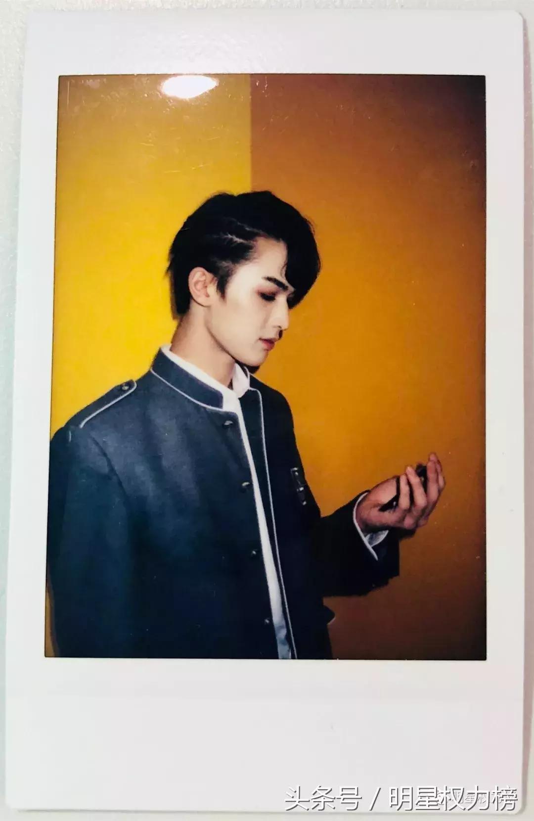 王俊凯蔡徐坤朱一龙李易峰,男明星的拍立得照片都是宝藏叭!