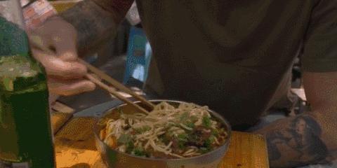 奥巴马吃越南美食视频,奥巴马吃越南河粉