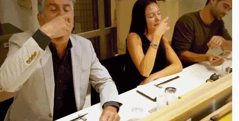 奥巴马吃越南美食视频,奥巴马吃越南河粉