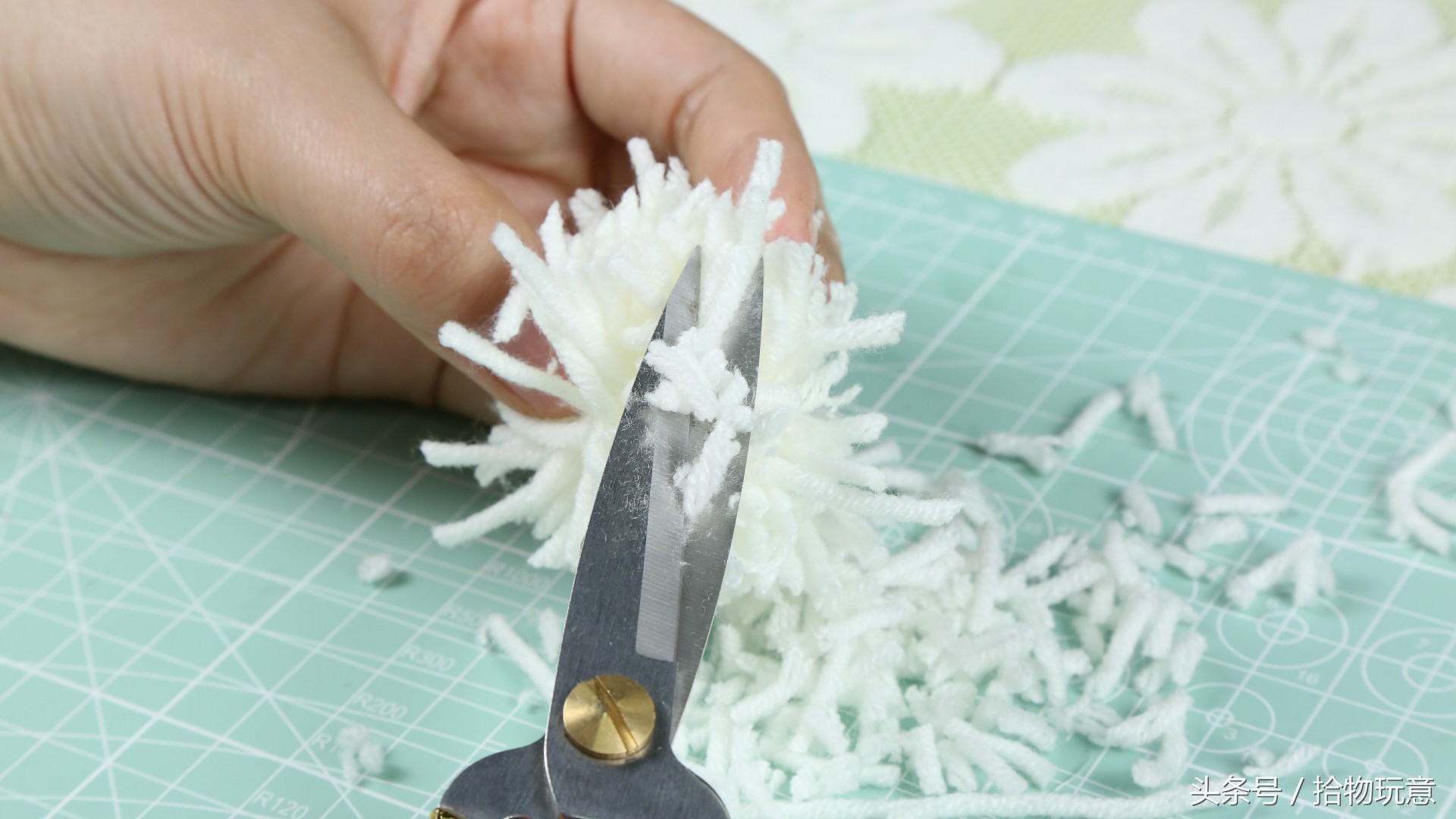 别再说没钱买发卡了，只要花点小心思，家里零碎的毛线就能帮到你