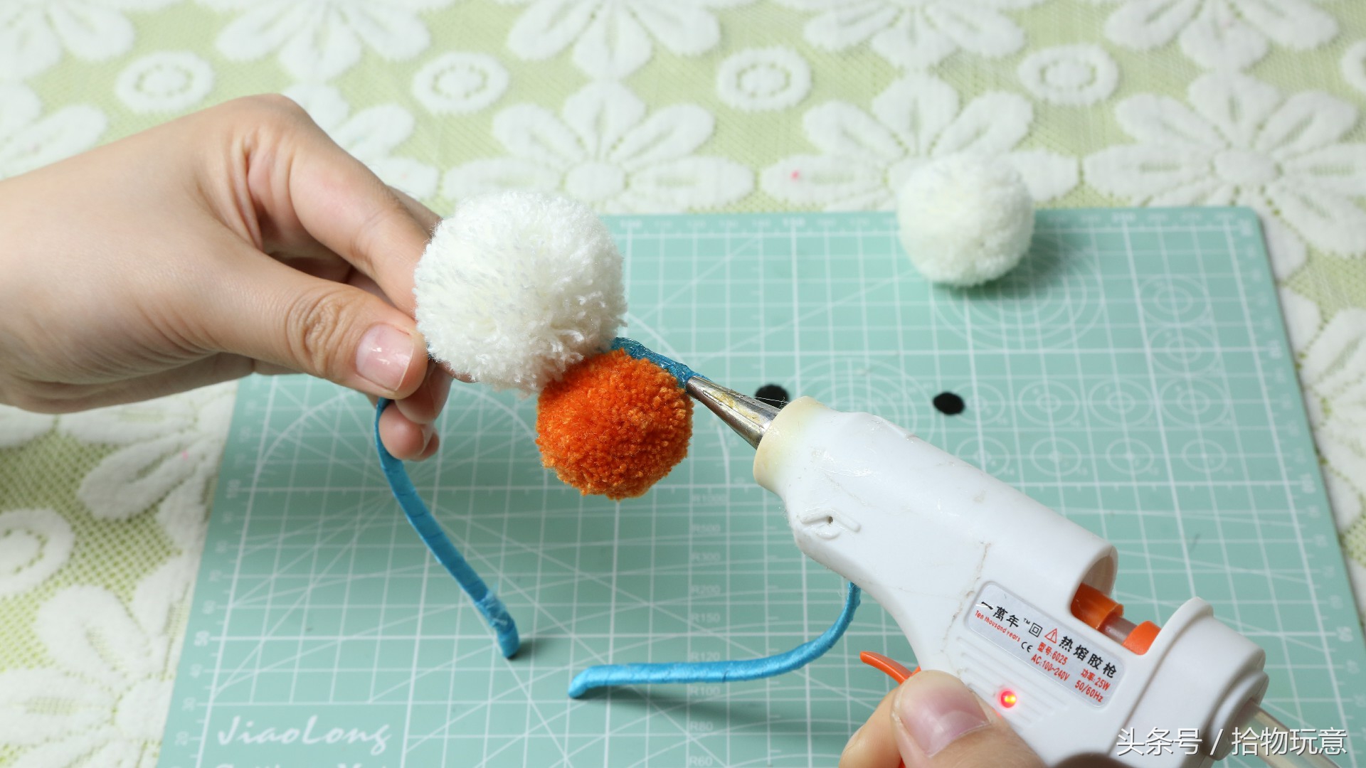 别再说没钱买发卡了，只要花点小心思，家里零碎的毛线就能帮到你