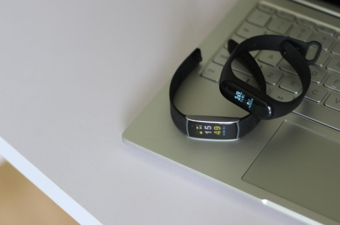 埃微蛋卷彩屏手环对比小米手环3，你喜欢哪一款？