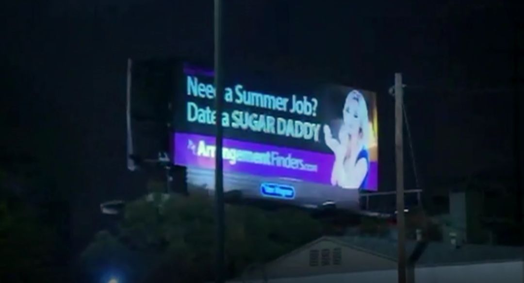 全球最大的「约炮网站」竟然就这样被黑了？