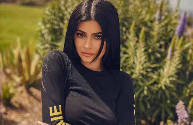 Burberry开局失利股价大跌;维密全面进军香港市场;StuartWeitzman找到创意总监接班人