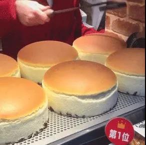重芝士蛋糕烤完会裂开,轻乳酪芝士蛋糕开裂