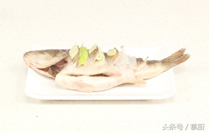 烤鱼只要方法正宗,烤鱼用炭火烤教程