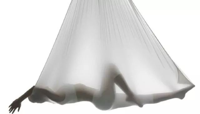 大腿筋不由自主的抖动,为什么腿抬起来会不由自主的抖