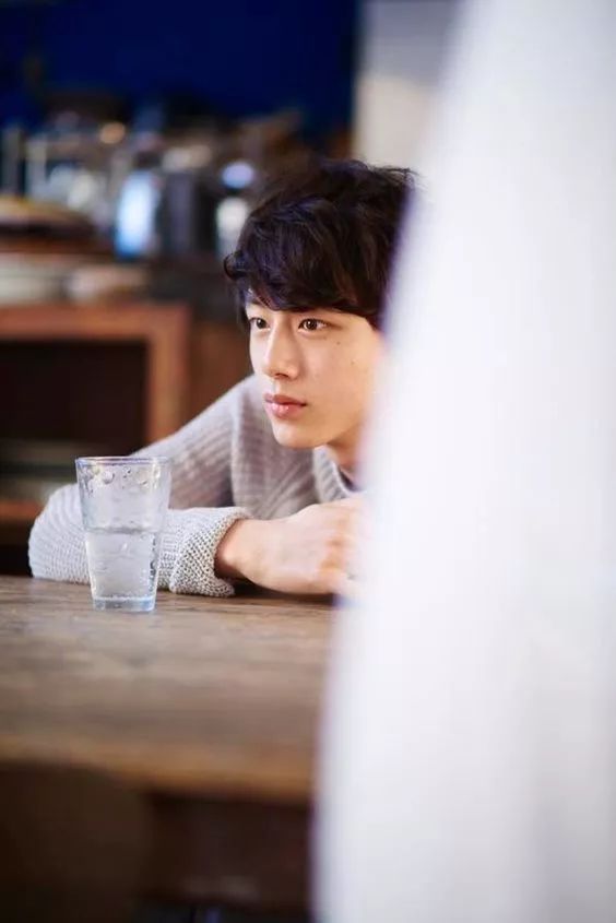 男生海边拍照如何摆pose,双人男生拍照pose姿势大全