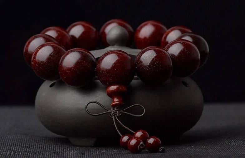 真正的小叶紫檀手串一般什么价格,两百的小叶紫檀是真的吗