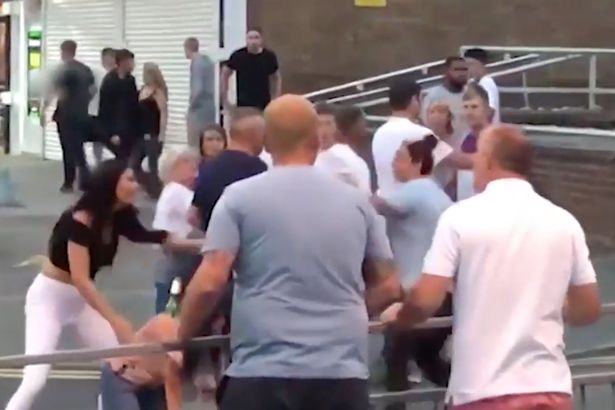 英格兰输了球迷跳河,英格兰世界杯被谁淘汰