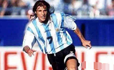 卡洛斯足球十大经典进球,足坛最快的十大球星