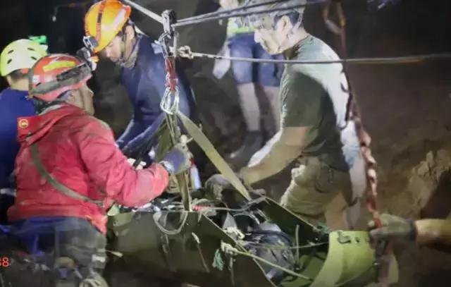 泰国足球队已获救纪录片,泰国足球队被发现时的视频