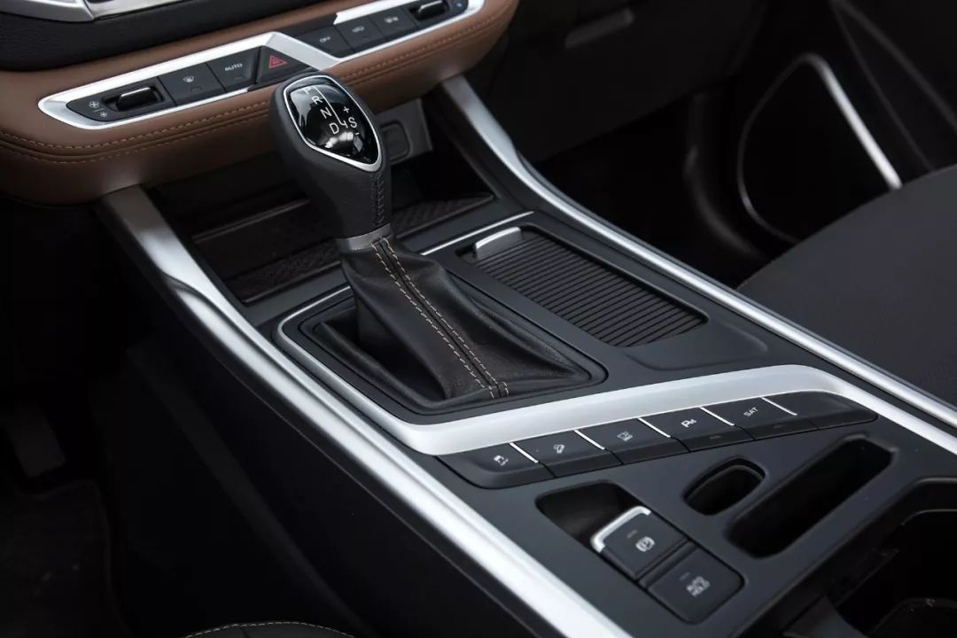 吉利新远景suv首试做个暖男又何妨,比较实用的吉利远景suv