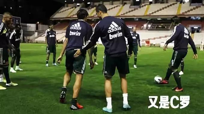 运动员为什么喜欢互相摸屁屁？