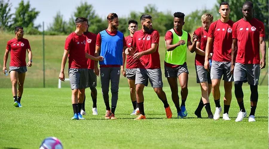 运动员为什么喜欢互相摸屁屁？