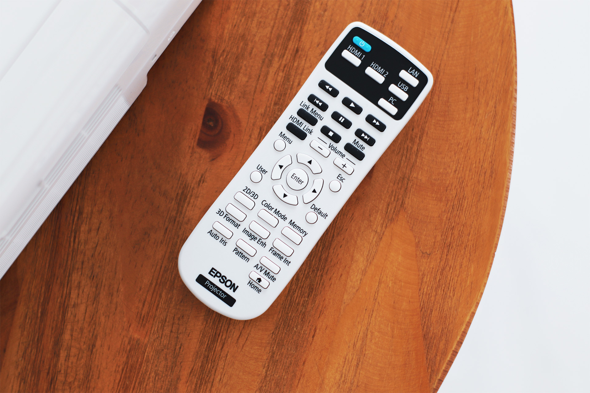 爱普生tw5600投影仪是商用型的吗,爱普生epsonch-tw7000投影仪评测