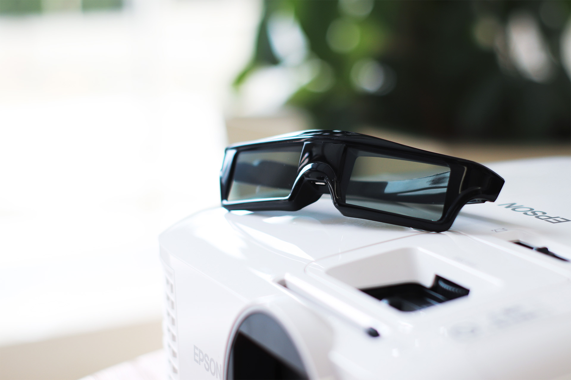 爱普生tw5600投影仪是商用型的吗,爱普生epsonch-tw7000投影仪评测