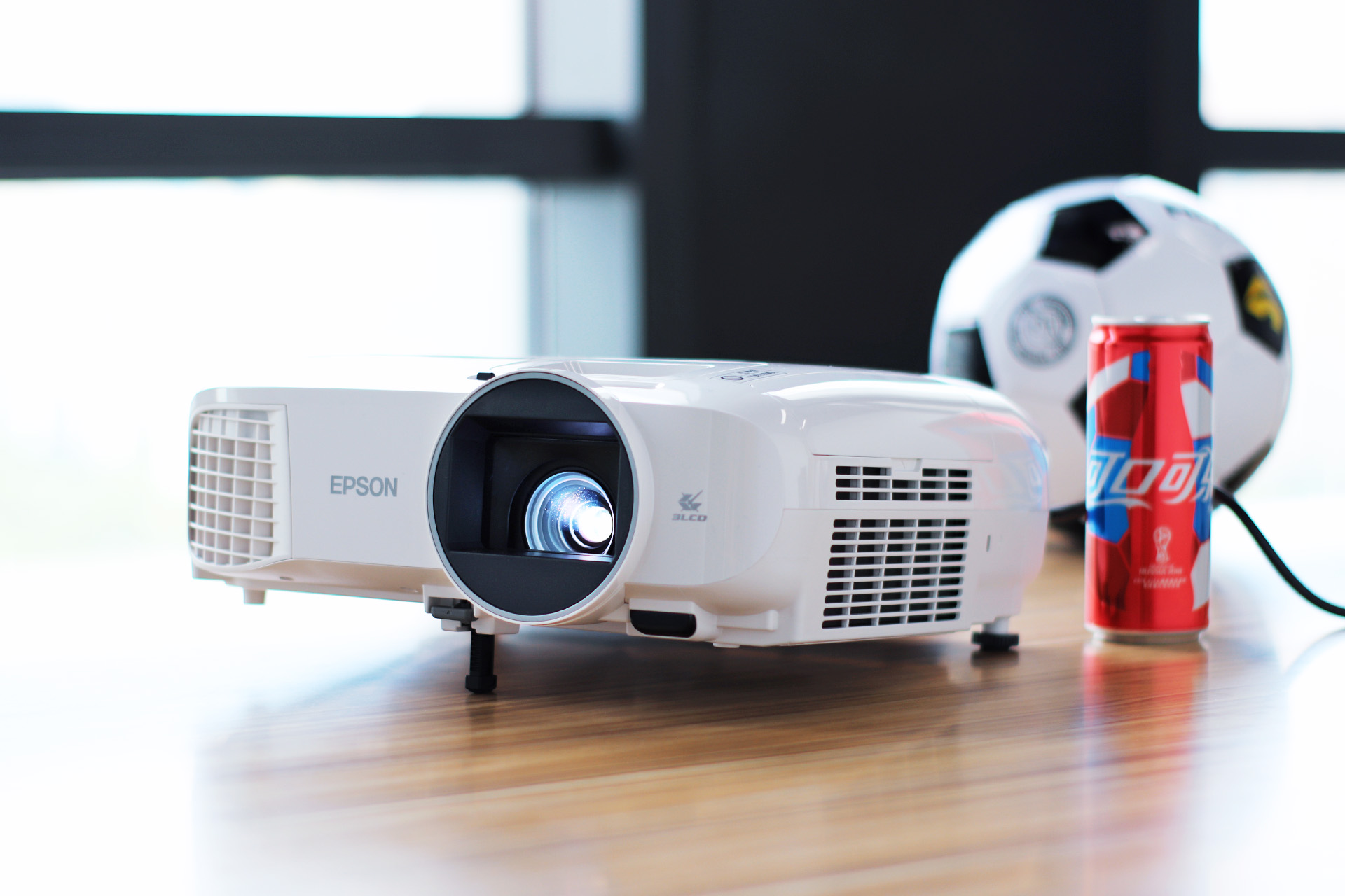 爱普生tw5600投影仪是商用型的吗,爱普生epsonch-tw7000投影仪评测