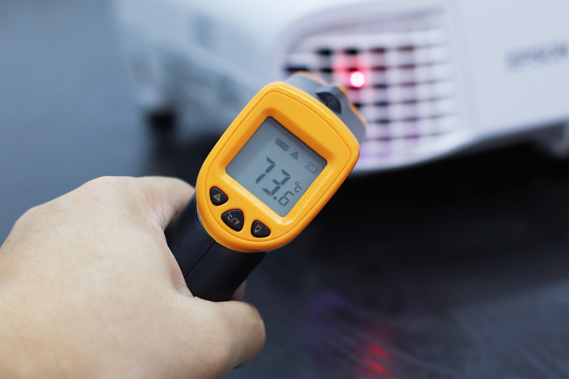 爱普生tw5600投影仪是商用型的吗,爱普生epsonch-tw7000投影仪评测