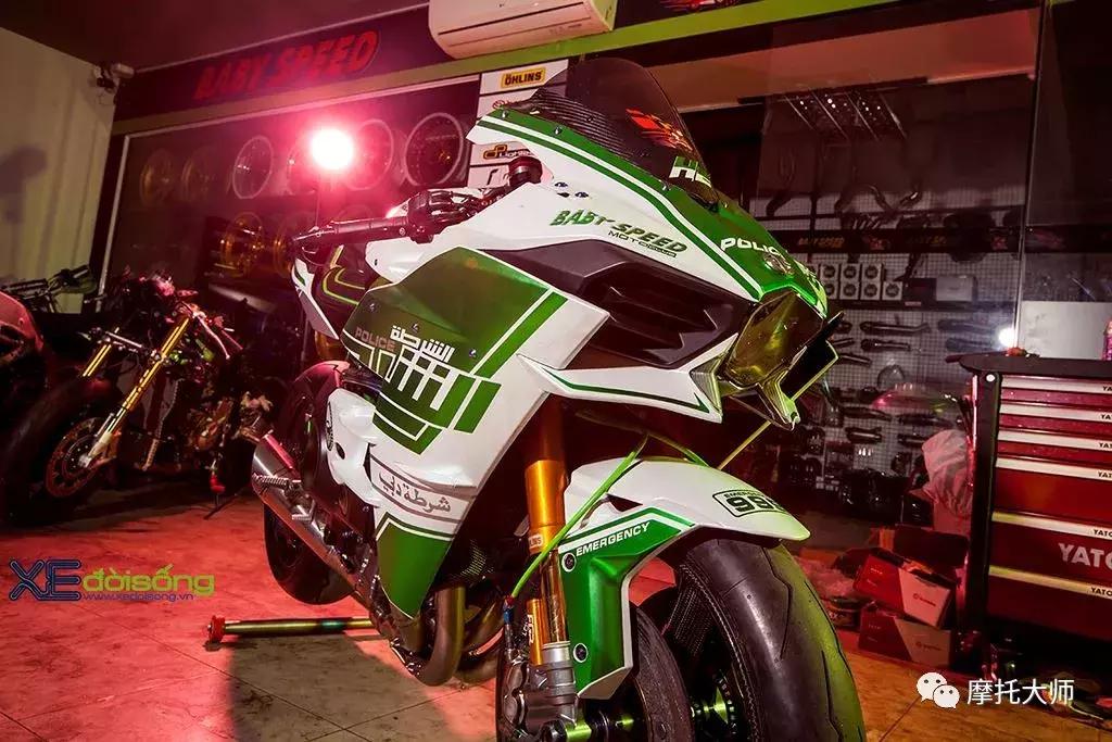 这下迪拜警队不提这台“闻风丧胆”的H2，真对不起它土豪气质了！