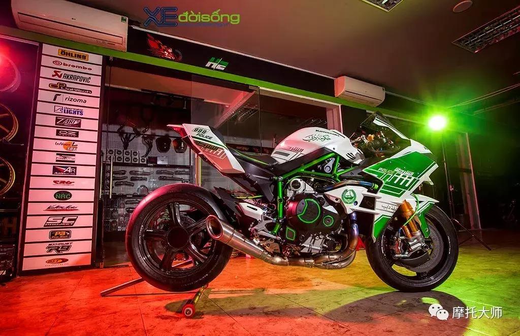 这下迪拜警队不提这台“闻风丧胆”的H2，真对不起它土豪气质了！