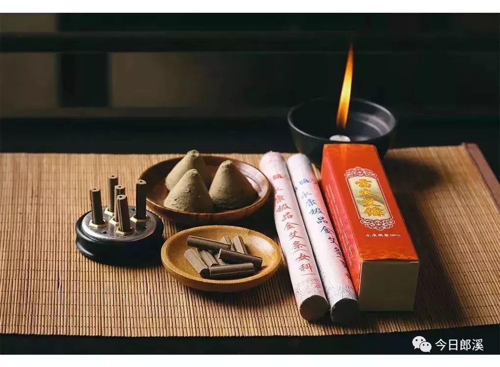 女人在家自己艾灸哪些穴位,驱寒通经的艾灸方法