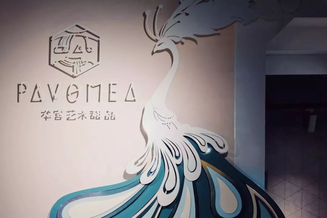 为了1000支大牌口红，我走进了一家明星网红店